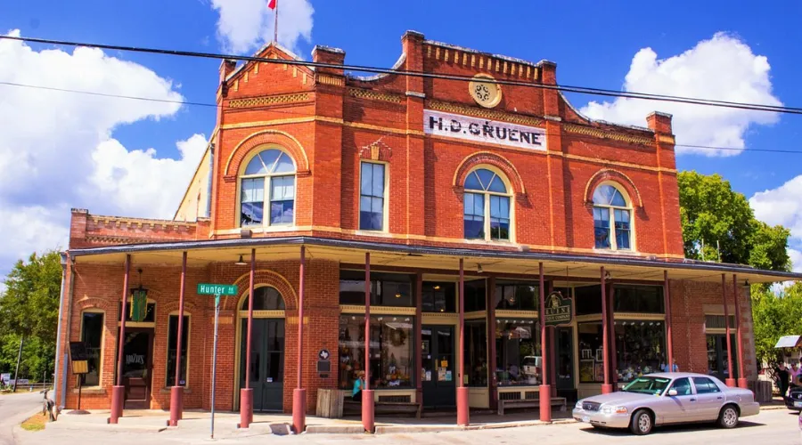 Charming Small Towns & Getaways