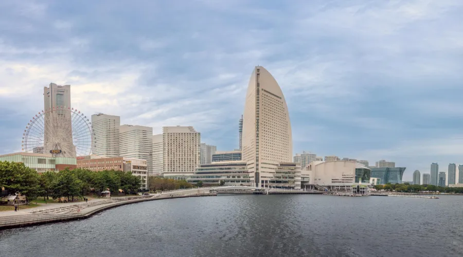 Modern Cities & Coastal Day Trips