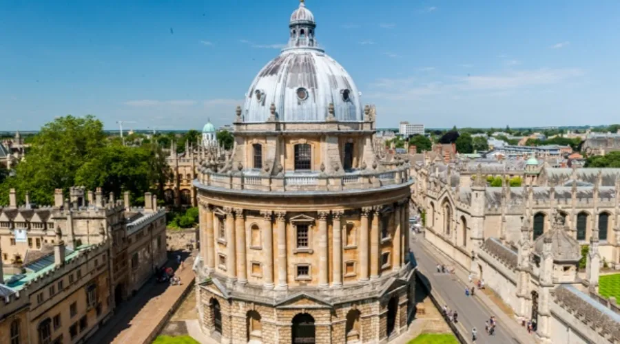 Oxford & Cambridge – Academic Beauty
