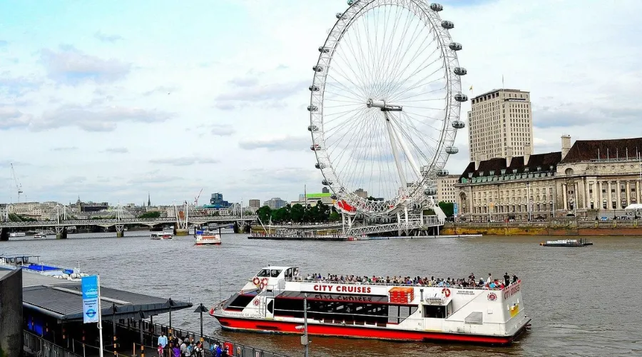 Windsor Castle (Closest & Easiest)