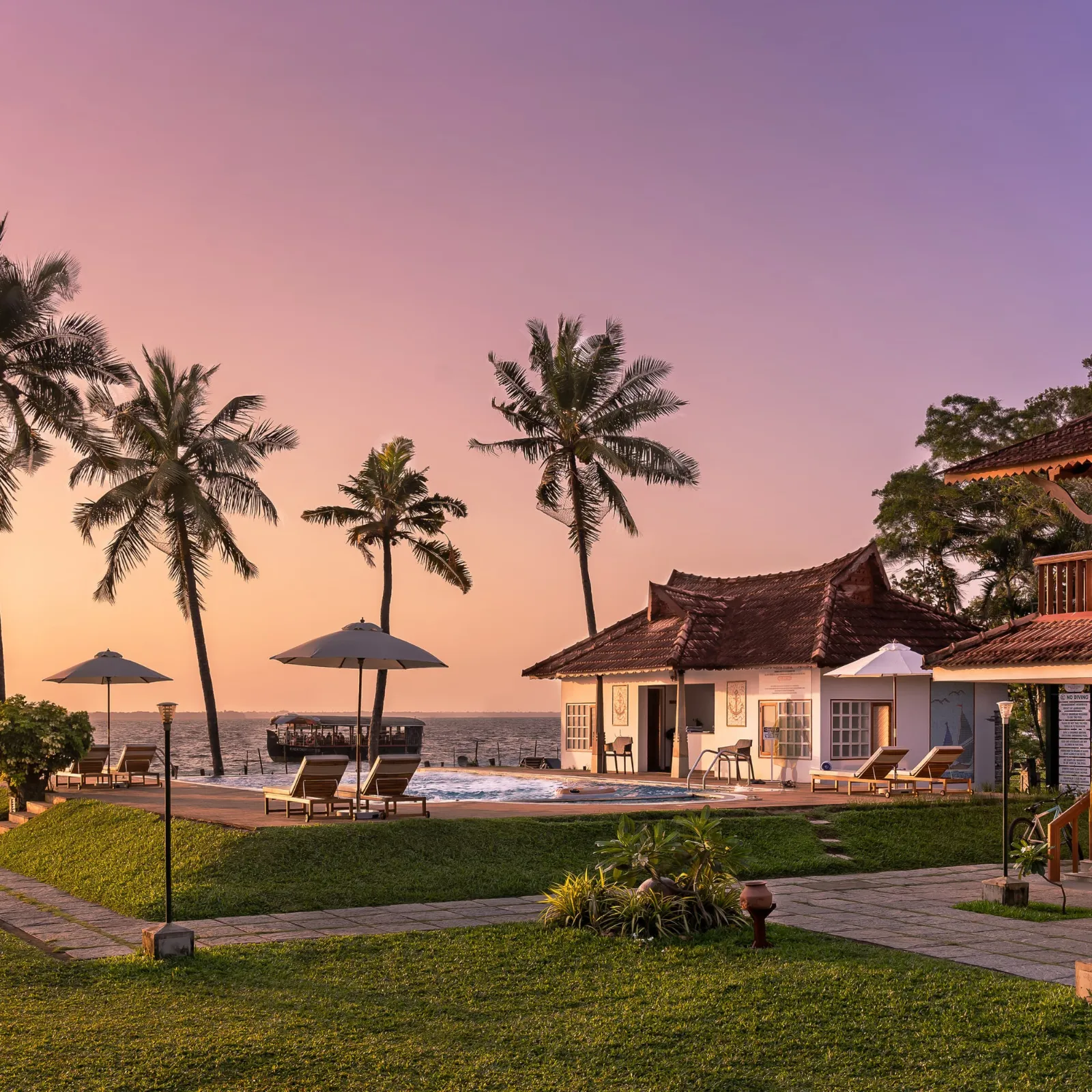 Stunning-Lakefront-Location